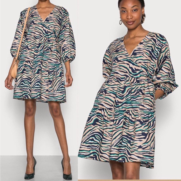 Worn once. Culture rusha cotton zebra print wrap dress with pockets. Oversized - Picture 1 of 3
